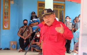 Hadiri Pertemuan Pengurus Adat, Cornelis : Jangan Gadai Tanahmu, Tanam!