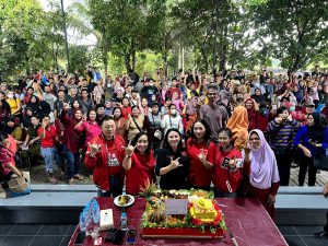 Karolin dan Angeline Rayakan 51 Tahun PDI Perjuangan Bersama Masyarakat Landak