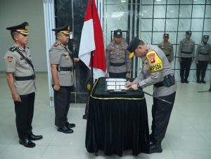 Pimpin Sertijab Kapolres Kubu Raya dan Singkawang, Ini Pesan Kapolda Kalbar