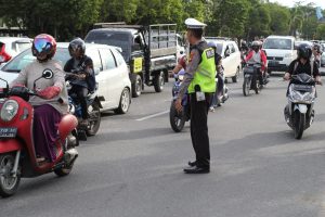 Satgas Kamseltibcar Lantas OMB Kapuas 2024 Rutin Laksanakan Pengaturan Arus Lalin di Kantor KPU dan Bawaslu