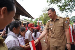 Bupati Kapuas Hulu Resmikan Gedung SDN 06 Tekalong