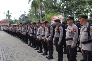 Polda Kalbar Distribusikan Ransel dan Jas Hujan ke Personel Serpas Pemilu 2024