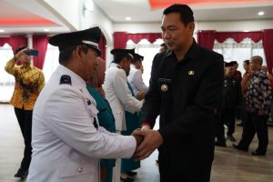 Bupati Kapuas Hulu Lantik 5 Kades Terpilih Antar Waktu