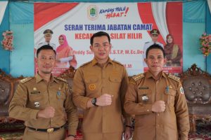 Bupati Kapuas Hulu Hadiri Pisah Sambut Camat Silat Hilir