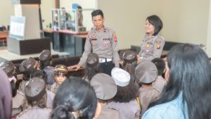Wisata Edukasi TK Santa Maria Goreti, Kunjungi Polres Sekadau 