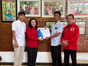 Karolin Resmi Mendapat Surat Tugas Calon Bupati Landak dari PAN