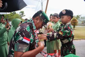 Jelang Penugasan Prajurit Yonkav 12/BC Keperbatasan, Ini Pesan Pangdam XII/Tpr 