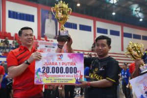 Bupati Kapuas Hulu Tutup Turnamen Voli HUT Kota Putussibau ke 129