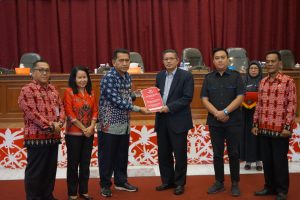 Pj Bupati Landak Sampaikan Jawaban Atas Pandangan Umum Fraksi DPRD