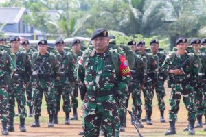Asops Kasdam XII/Tpr Berangkatkan Satgas Pamtas Indonesia-Malaysia Yonkav 12/BC