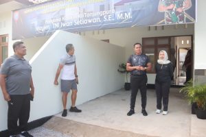 Pangdam Tanjungpura Serahkan Kunci Rumah di Asrama Palapa Hasil Renovasi Swadaya