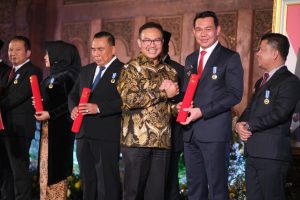 Bupati Kapuas Hulu Terima Penghargaan Manggala Karya Kencana