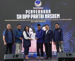 Pasangan Karolin-Erani Terima SK Partai Nasdem Maju Pilbup Landak