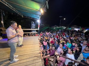 Tutup Perayaan 17 Agustus di Semenok, Karolin-Erani Komitmen Lanjutkan Pembangunan Landak