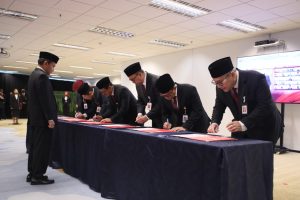 Mirza Lantik 3 Pejabat Level Deputi dan 1 Kepala OJK Daerah