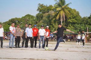 Buka Turnamen Anang Resang, Sis Tegaskan Kehadirannya Tidak Ada Kaitan Pilkada 