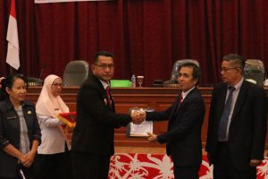 Gutmen Hadiri Rapat Paripurna Masa Sidang III dengan DPRD Landak