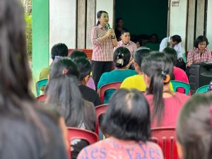 Kampanye Tatap Muka di Manggang, Karolin Paparkan Program Unggulan Pasangan KREN