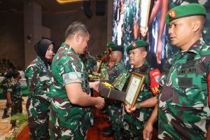 Tiga Tahun Bergerak di Bidang Kemasyarakatan, Sugiyanto Terima Penghargaan dari Kasad