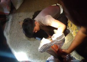 Peduli Keselamatan Pengguna Jalan, Satlantas Polres Sekadau dan Warga Perbaiki Jalan Nasional