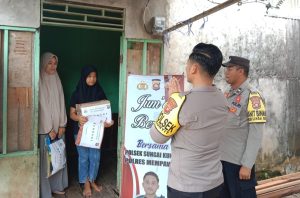 Jumat Berkah Polsek Sungai Kunyit Berbagi Sembako 