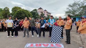 Pj Sekda Landak Buka Kegiatan Gerak Jalan Sehat dan Senam Massal HGN