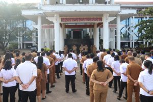 Gutmen Ingatkan PNS Pemkab Landak Laksanakan Tugas dengan Baik