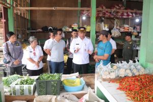 Gutmen Sidak Pasar Rakyat Ngabang, Jelang Natal dan Tahun Baru 2025