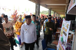 Pj Gubernur Kalbar bersama Pj Bupati Landak Buka Stan Pameran MTQ ke 32 Tingkat Provinsi