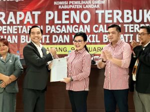 Sah ! KPU Landak Tetapkan Karolin-Erani Sebagai Bupati dan Wakil Bupati Terpilih 2025-2030