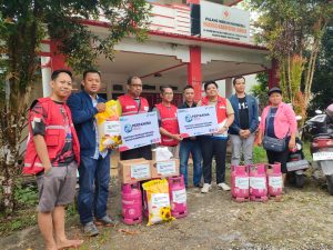 PMI Landak Terima Bantuan Banjir dari Pertamina dan Hiswana Migas