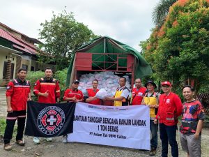 Bantuan Banjir Landak Terus Mengalir, PT Antam Salurkan Makanan Bayi