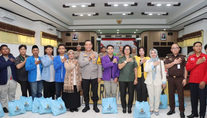 Sambut Ramadan Polresta Pontianak Gelar Baksos Polri Presisi Bersama Mahasiswa dan OKP