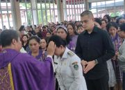 Bupati Landak Bersama Umat Katolik Melaksanakan Misa Rabu Abu 