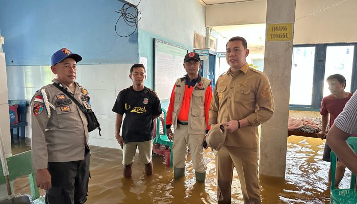 Bupati Kapuas Hulu Tinjau Langsung Lokasi Banjir, Ini Pesan Sis