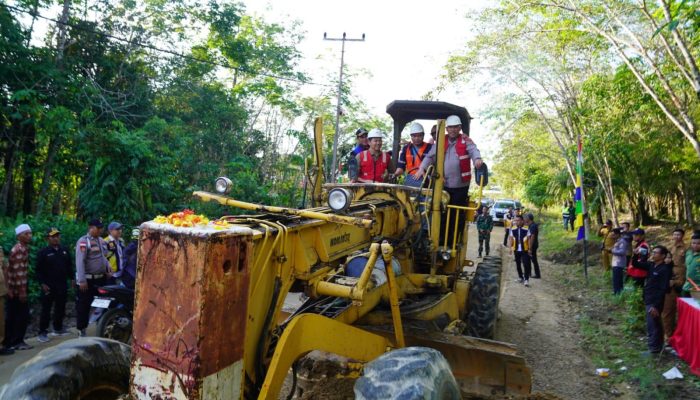 Pemkab Kapuas Hulu Kucurkan 10 miliar Untuk Akses Sekubah – Jongkong 