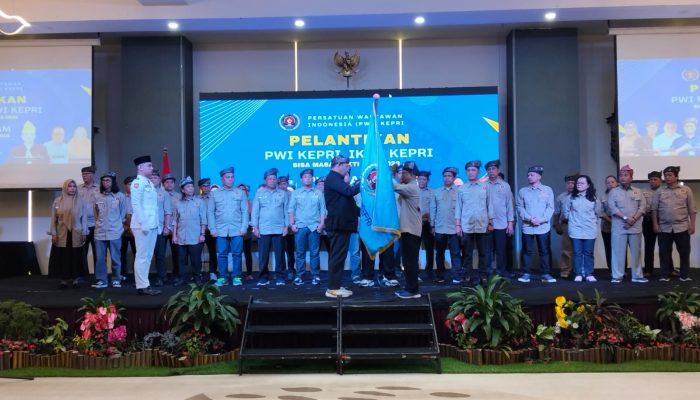 Ketum PWI Zulmansyah Lantik Pengurus PWI Kepri, Batam, dan IKWI Kepri 