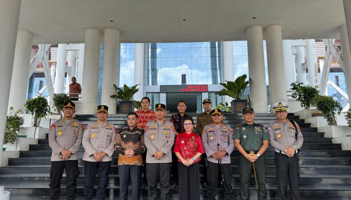 Karolin dan Forkopimda Landak Sambut Kedatangan Wakapolda Kalbar 