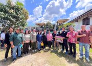 Bupati Landak Karolin Serahkan 58 Unit Alsintan serta 15,63 Ton Benih Jagung 