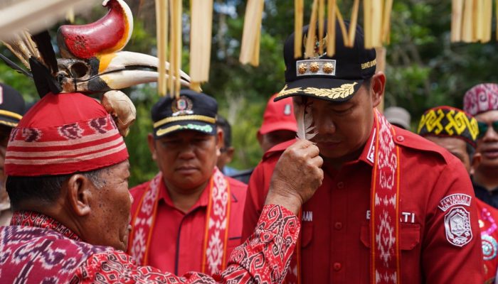 Bertemu Bupati, Timbal Minta Bupati Bangun Jalan di Desanya