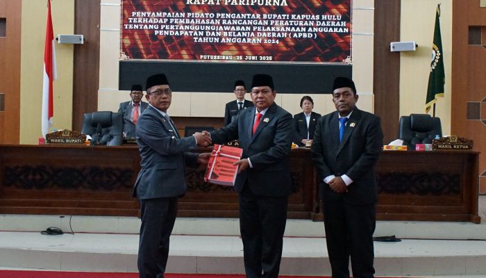 Sukardi Pimpin Rapat Paripurna Penyampaian Pidato Bupati Kapuas Hulu 