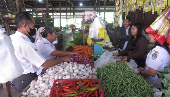 Harga Bawang Merah Tinggi, Diskumindag Landak Sidak Pasar Tradisional 