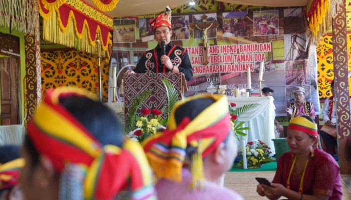 Sis Resmikan Rumah Betang So Ingko Banua di Sayut
