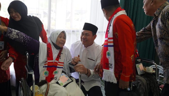 Bupati Kapuas Hulu Sambut Langsung Kedatangan Jamah Haji di Batam