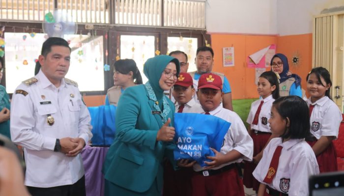 Wakil Bupati Landak Ajak Anak-anak Gemar Makan Ikan