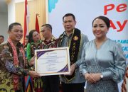 Fransiskus Diaan Terima Piagam Pengukuhan Ayah GenRe Kapuas Hulu