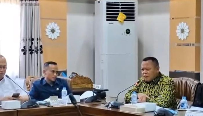 Rokidi Sampaikan Hasil Kinerja ke DPRD Kalbar 