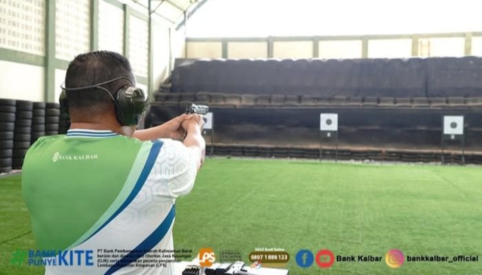 Gandeng Kodam XII/Tpr, Satpam Bank Kalbar Latihan Menembak 
