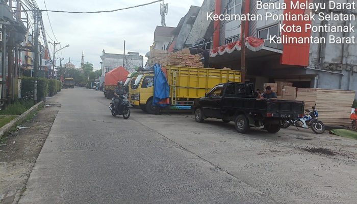 Bongkar Muat Penyedia Jasa Ekspedisi Mengganggu Pengguna Jalan Budi Karya