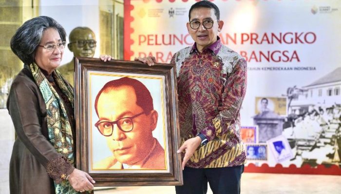 HUT RI ke 80 Menteri Kebudayaan Luncurkan Prangko Para Pendiri Bangsa